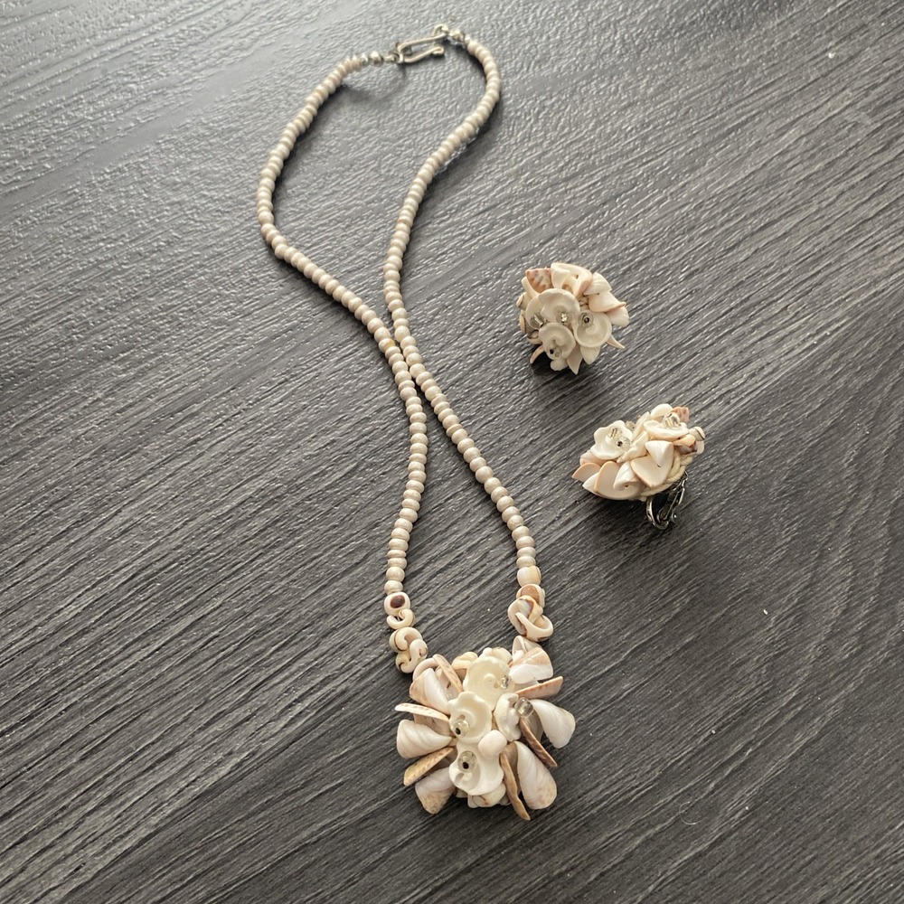 Vintage Natural Shell Floral Necklace & Chunky Clip On Earrings Seashell